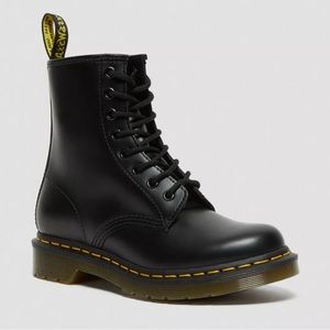 NWOT Doc Martens 1460 Black Lace Up Combat Boots - size 9